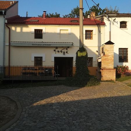Sklep U Hrabalu Aparthotel Hustopece Exterior photo